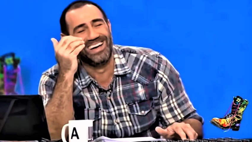 «Αγοράστε το και βάλ’ τε το στον….»: Επικό βίντεο των «Ράδιο Αρβύλα» με… κίvκι συσκευή (βίντεο)