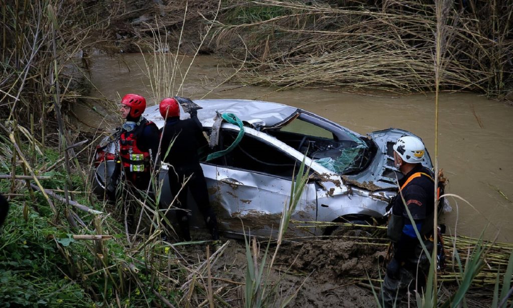 Κρήτη: Κλίμα οδύνης στην κηδεία του άτυχου ζευγαριού της τραγωδίας στον Γεροπόταμο (βίντεο)