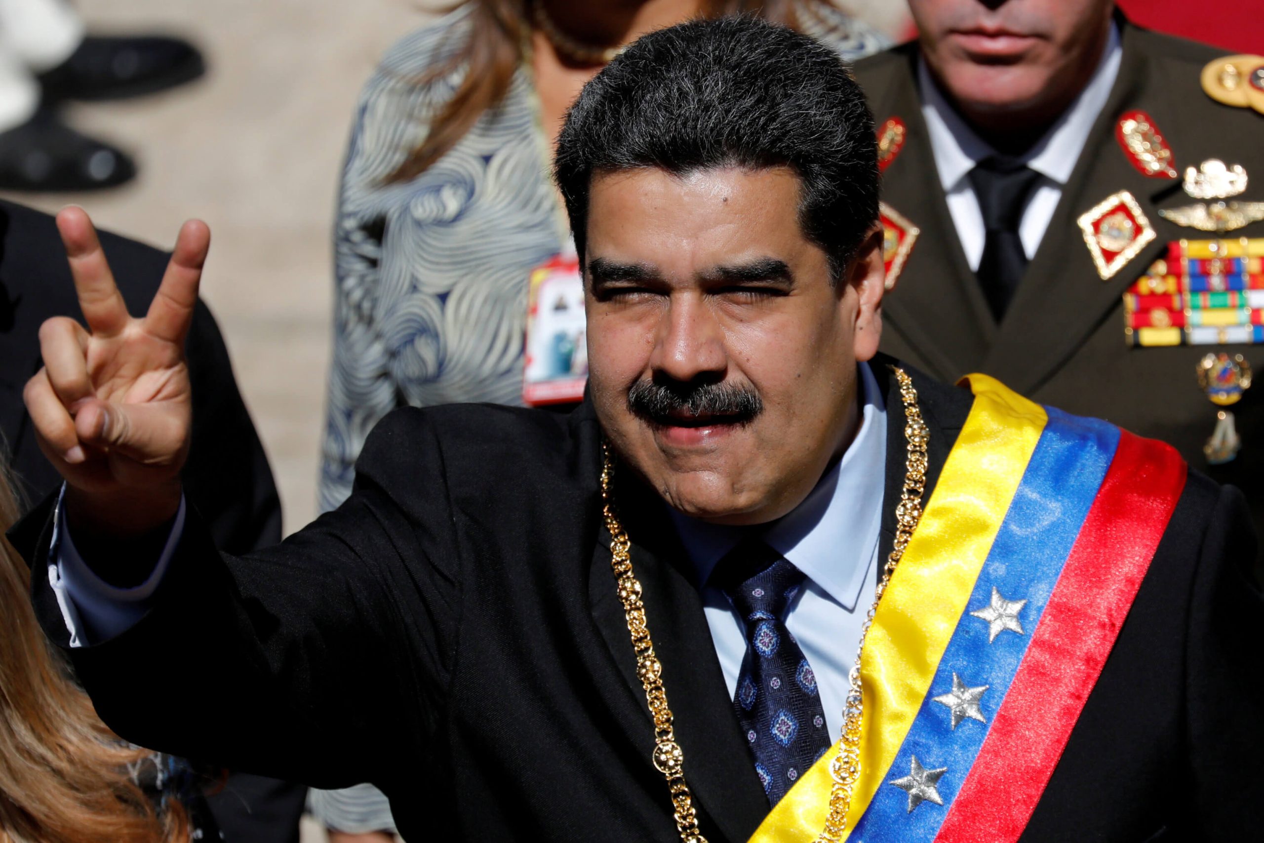 Υπουργός Άμυνας της Βενεζουέλας: «Θα περάσουν από τα νεκρά κορμιά μας για να ρίξουν τον Μαδούρο»