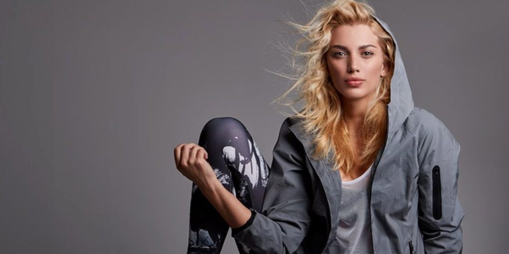 «Κάρφωσε» την Κωνσταντίνα Σπυροπούλου στον αέρα- Ένιωσε άβολα η Φαίη Σκορδά (βίντεο)