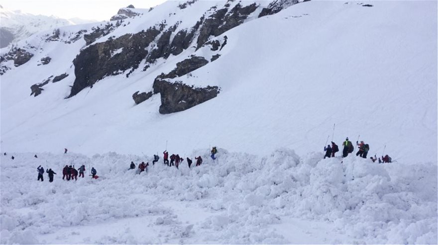 Βίντεο: Χιονοστιβάδα θάβει τους σκιέρ στο Κραν Μοντανά – Ένας νεκρός και τρεις τραυματίες