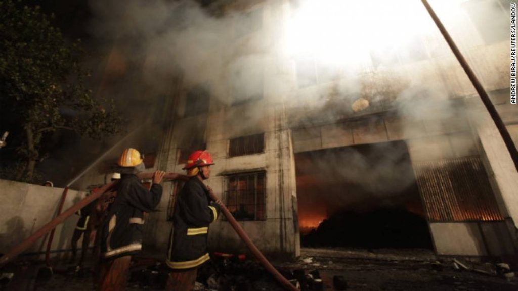 Μπαγκλαντές: Περισσότεροι από 70 νεκροί σε πυρκαγιά που εξαπλώθηκε σε πέντε κτίρια (βίντεο-φωτο)
