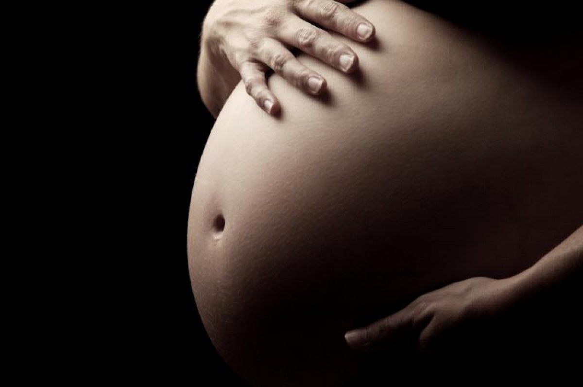 Έγκυος ανέβασε φωτογραφία με την κοιλιά της και… άρχισε να την ψάχνει η αστυνομία (βίντεο)