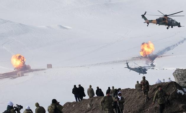 «Υπό το βλέμμα» Ακάρ και Γκιουλέρ τα ετήσια χειμερινά στρατιωτικά γυμνάσια των ΤΕΔ