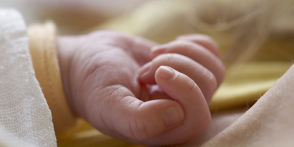 Υπόθεση-θρίλερ: Ανοιχτά όλα τα ενδεχόμενα για τον βιασμό βρέφους στην Κύπρο