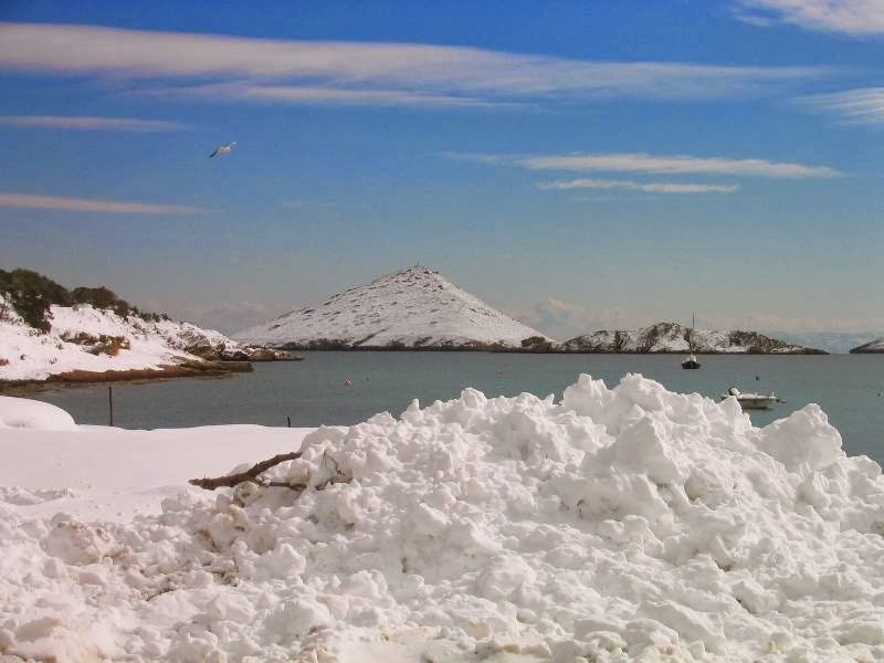 Ο χιονιάς του 2002 που κάλυψε με ένα μέτρο χιόνι μέχρι και τις παραλίες της Αττικής! (φωτο)