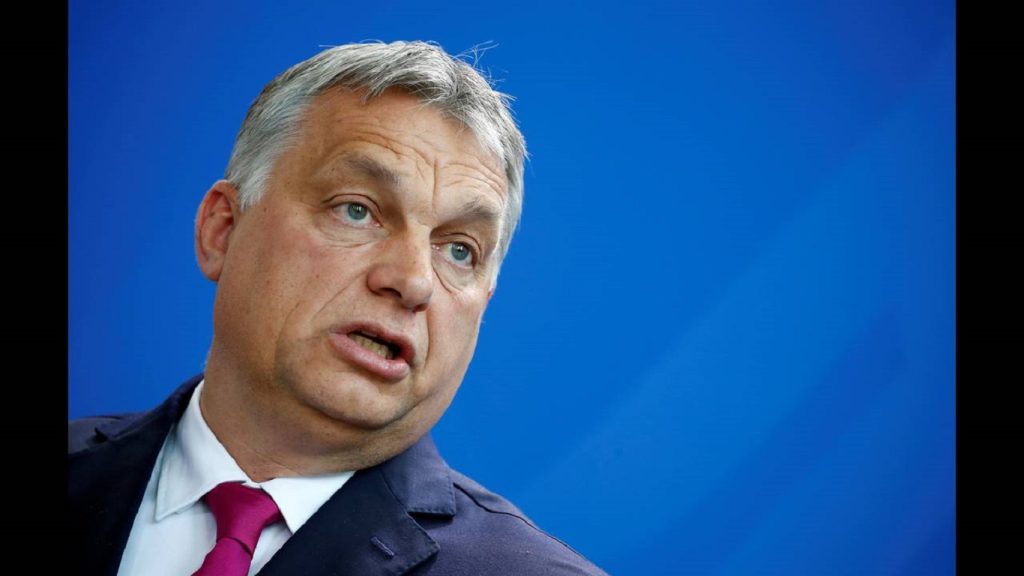 Αρνητικά σχόλια στελεχών του ΕΛΚ για την καμπάνια του Όρμπαν κατά του Γιούνκερ