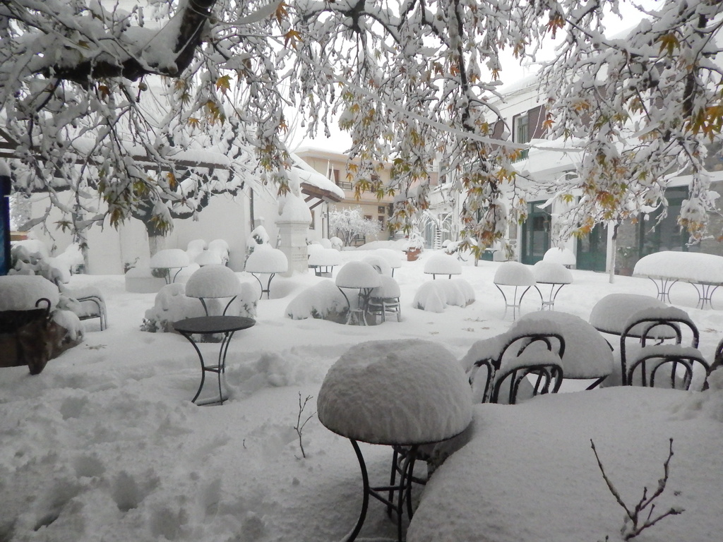 Νέα δεδομένα για την κακοκαιρία: Χιόνια στην Θεσσαλονίκη αλλά όχι στην Αθήνα (βίντεο)