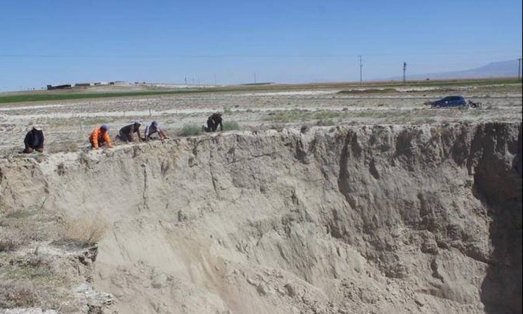 Μυστήριο στην Τουρκία –  Ανοίγουν γιγαντιαίες τρύπες – Τι λένε οι επιστήμονες (φώτο)