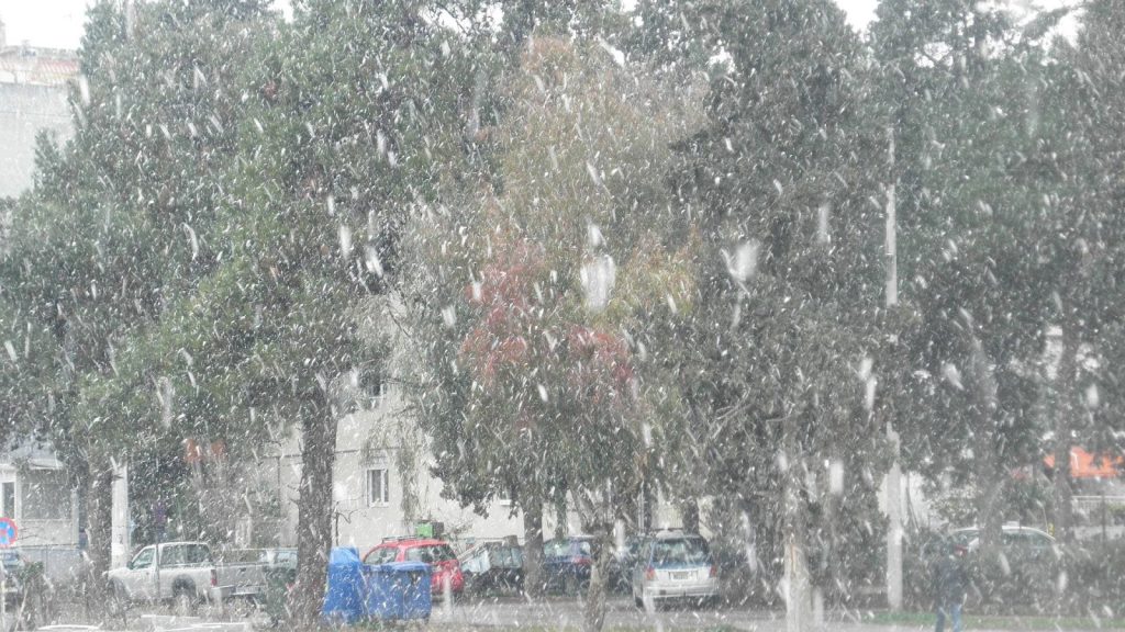 Κλειστή λόγω χιονιού η περιφερειακή οδός Πεντέλης-Νέας Μάκρης