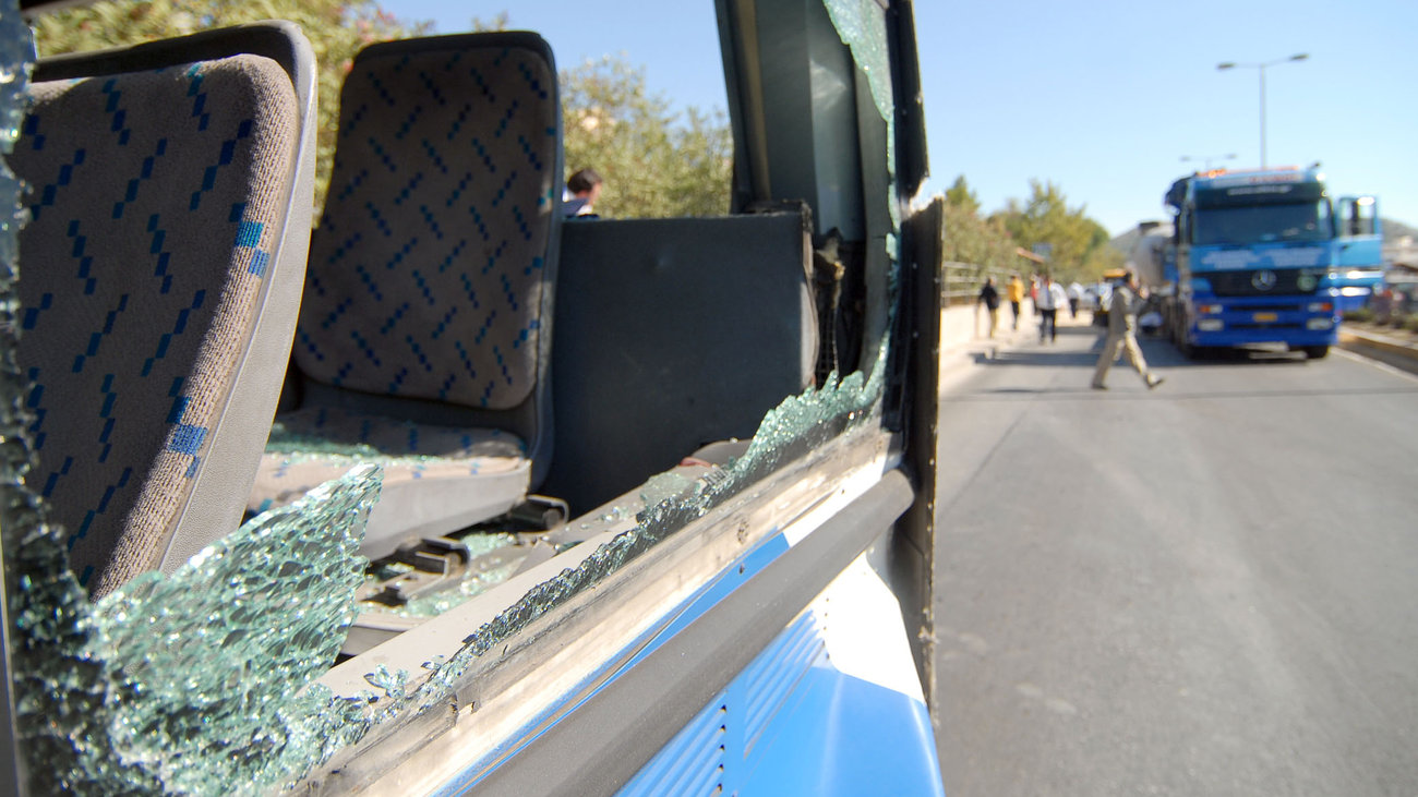 Αναστάτωση στη Θεσσαλονίκη – Νέα επίθεση με πέτρες σε λεωφορείο του ΟΑΣΘ