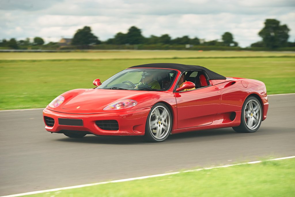 Θεσσαλονίκη: Οδηγός άφησε τη  Ferrari στο λάθος σημείο και… έβαλε «φωτιά» στο διαδίκτυο (φωτο)