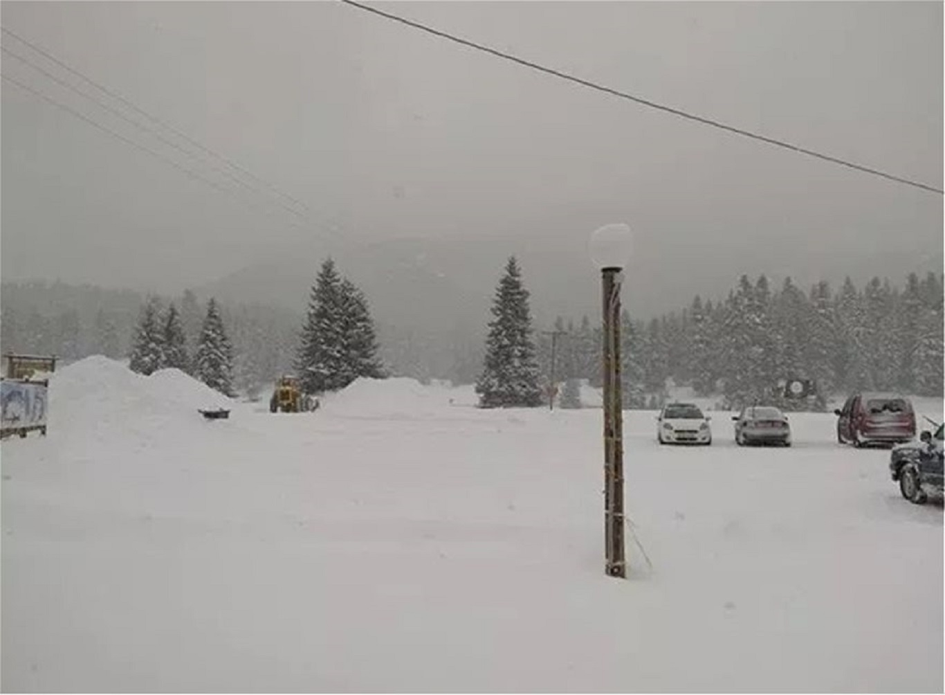 «Ολόλευκα» τα Τρίκαλα – Μέχρι και το ένα μέτρο έφτασε το χιόνι (φωτο-βίντεο)