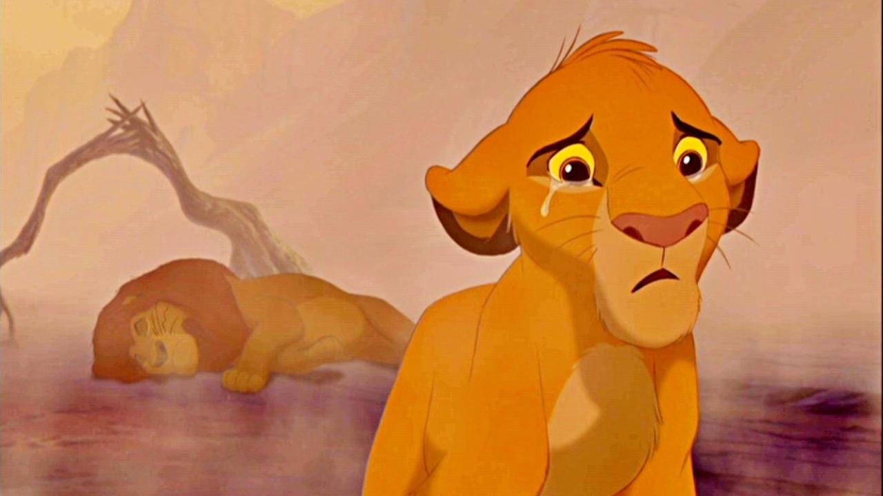 Σκύλος παρακολουθεί τον «Βασιλιά των Λιονταριών» και κλαίει όταν πεθαίνει ο μπαμπάς του Σίμπα (βίντεο)