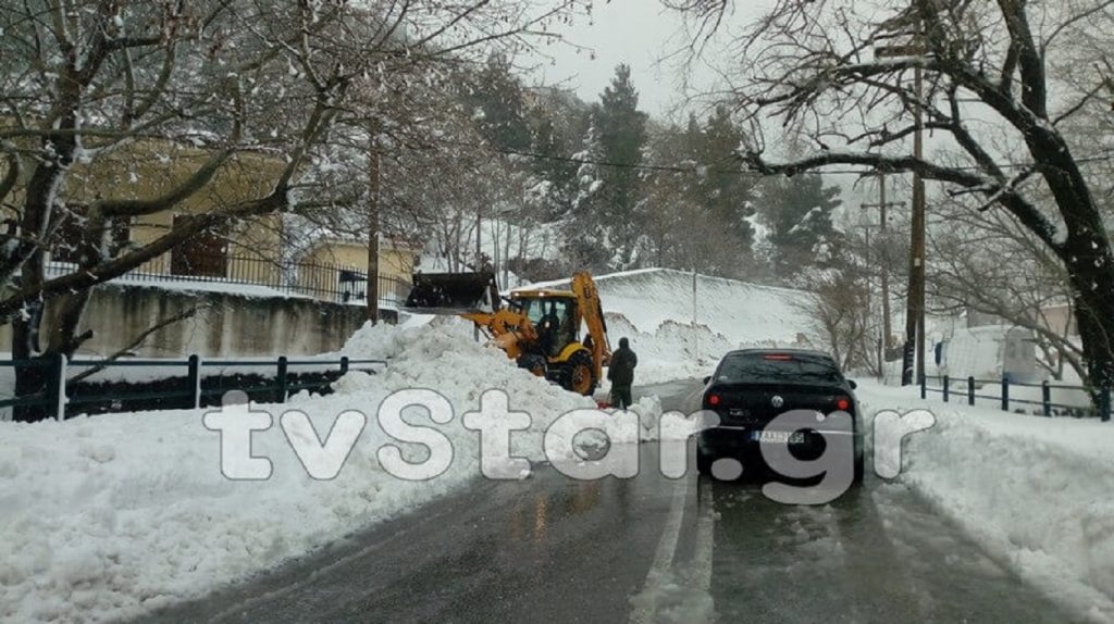 Εύβοια: Επιχείρηση για τον απεγκλωβισμό ενός τραυματία – Πολλά τα προβλήματα από την κακοκαιρία (φωτο)