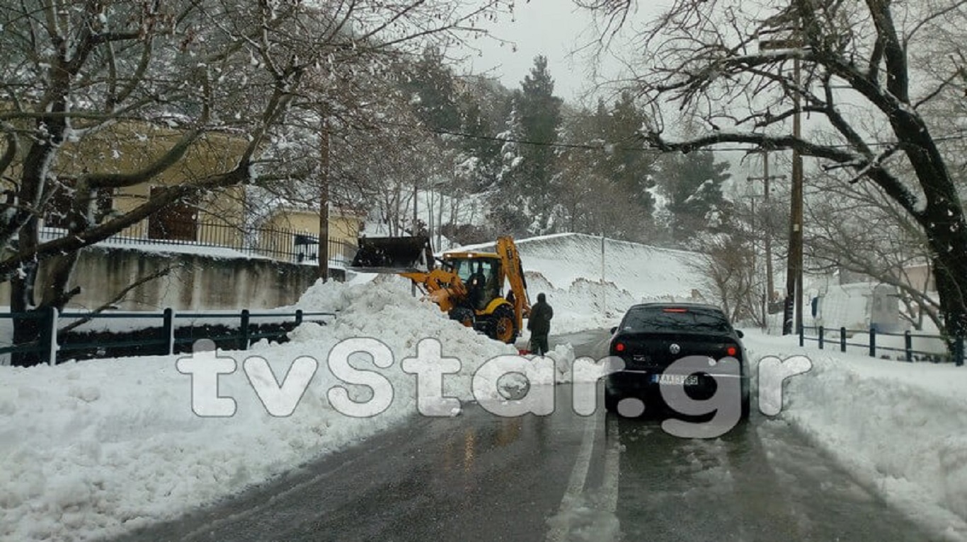Εύβοια: Επιχείρηση για τον απεγκλωβισμό ενός τραυματία – Πολλά τα προβλήματα από την κακοκαιρία (φωτο)