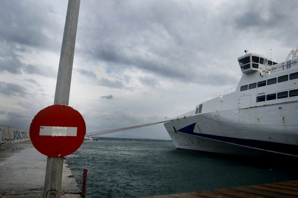 Συνεχίζεται το απαγορευτικό απόπλου από τα περισσότερα λιμάνια λόγω της κακοκαιρίας «Ωκεανίς»