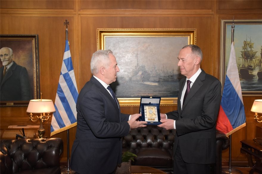 Συνάντηση ΥΕΘΑ E.Αποστολάκη με τον Ρώσο πρέσβη