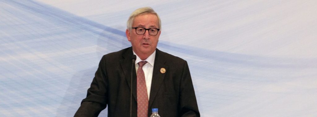 Ο αλκοολικός απερχόμενος πρόεδρος της ΕΕ Ζ.Κ.Γιουνκέρ απαντά στο τηλέφωνο κατά τη διάρκεια συνέντευξης Τύπου! (βίντεο)