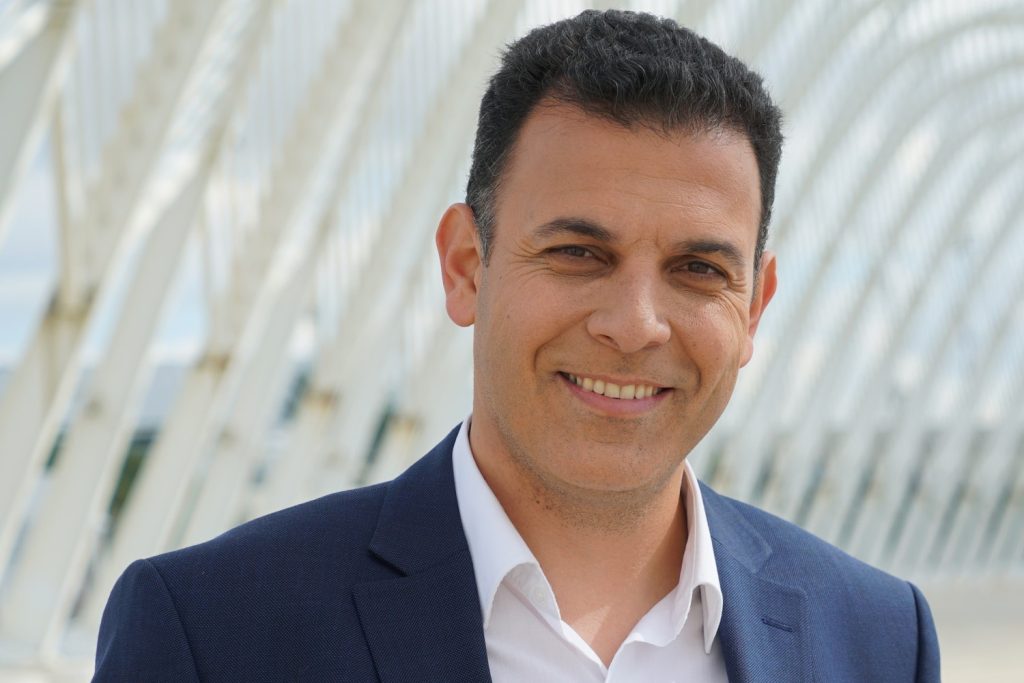 Στα «μαχαίρια» Γιώργος Καραμέρος και νεολαία ΣΥΡΙΖΑ