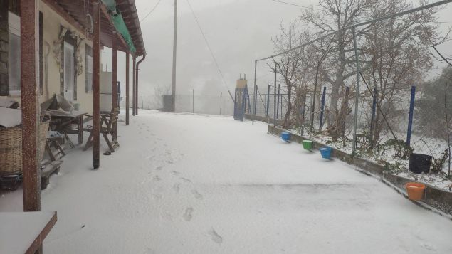 «Βυθισμένη» στο χιόνι η Σαμοθράκη: Έφτασε τα 2,5 μέτρα (βίντεο)