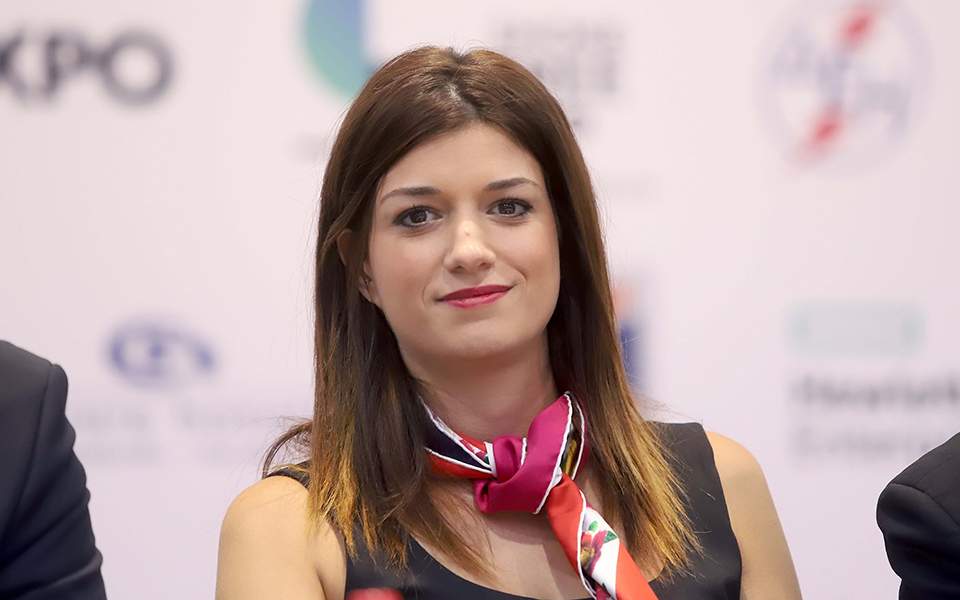 Η Κατερίνα Νοτοπούλου «εφηύρε» νέα λέξη: «Επανανοματοδοτήσουμε» – Εγινε χαμός στα social media