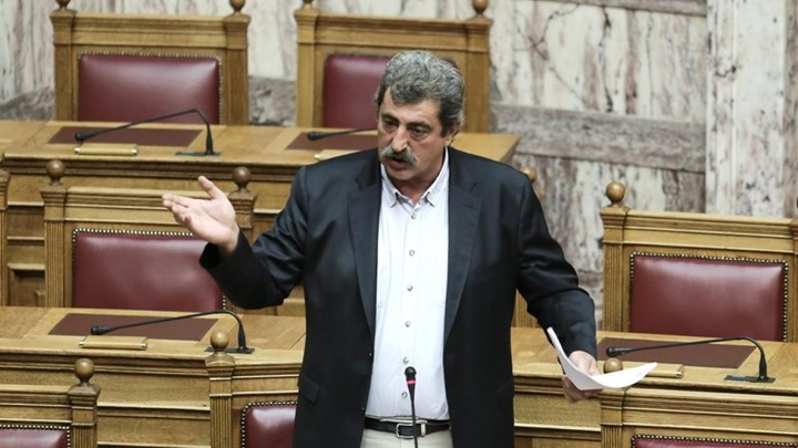 Η δημόσια εξομολόγηση του Π.Πολάκη: «Προσπάθησα τρεις φορές να κόψω το τσιγάρο, αλλά…»