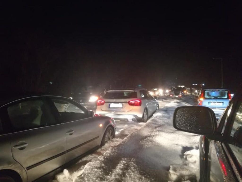 H θεομηνία στην Κρήτη κατέστρεψε και την εθνική οδό: «Βούλιαξε» στο γκρεμό! (φωτό)