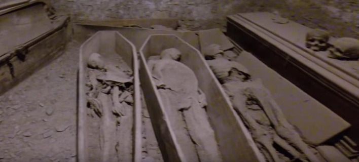 Εκλεψαν κεφάλι μούμιας ηλικίας 800 ετών από την κρύπτη εκκλησίας (βίντεο)