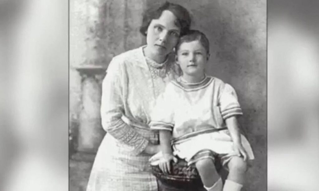 Πήραν τον 4χρονο γιο της – 100 χρόνια μετά ο εγγονός της αποκαλύπτει την αλήθεια (βίντεο)