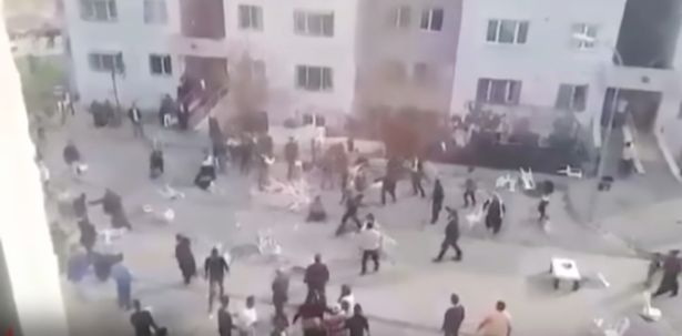 «Του κουτρούλη ο γάμος» στην Τουρκία: Επεσαν καρεκλιές για την επιλογή της μουσικής (βίντεο)