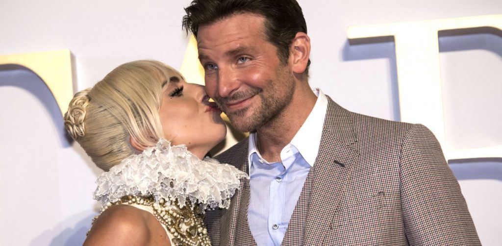 Η Lady Gaga απαντά για τον Bradley Cooper: «Όταν ερμηνεύεις ερωτικά τραγούδια ο κόσμος θέλει ερωτισμό» (βίντεο)