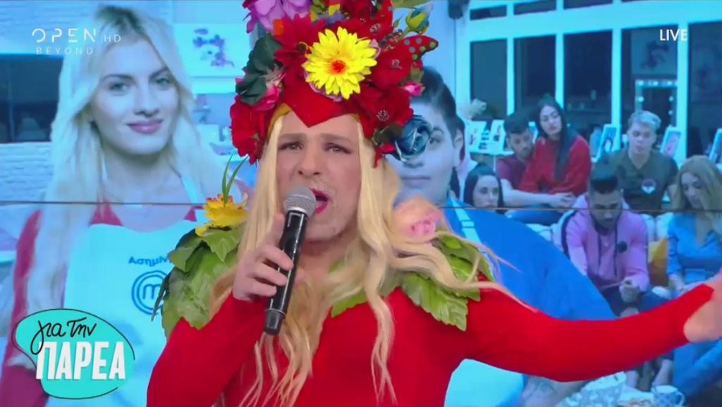 Πολύ γέλιο – Νίκος Μουτσινάς εναντίον Κατερίνα Καινούργιου: «Τα μαλλιά είναι δικά της» (βίντεο)