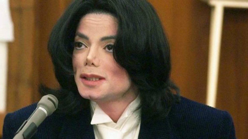 «Θύμα» του Μάικλ Τζάκσον αποκαλύπτει: «Προετοίμαζε το έδαφος πριν την πράξη και με έκανε να νιώθω μοναδικός» (βίντεο)