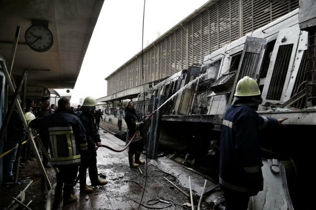Συνελήφθη ο οδηγός του τρένου που προκάλεσε το δυστύχημα στον σταθμό του Καΐρου- Ένας καβγάς ήταν η αιτία