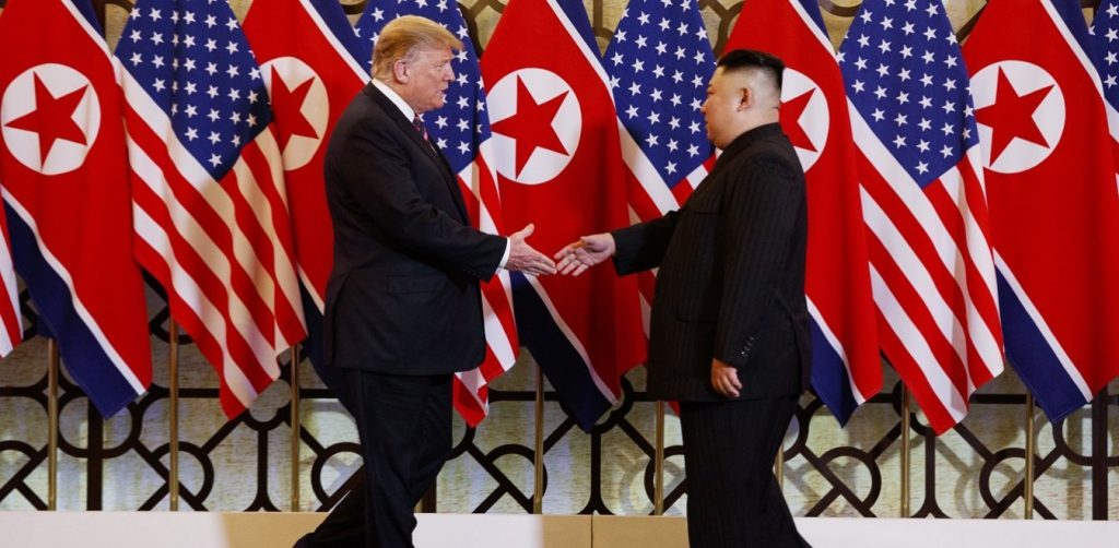 Βιετνάμ: Ο Κιμ Γιονγκ Ουν άλλαξε στάση και απάντησε πρώτη φορά σε ερώτηση ξένου ρεπόρτερ