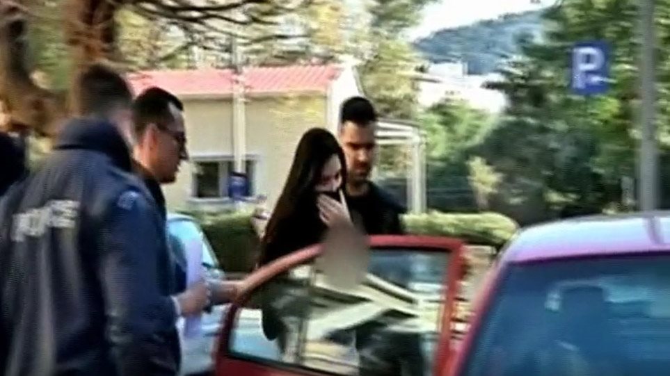 Βάρκιζα: Αυτή είναι η 30χρονη μητέρα που άφησε το βρέφος της να «χαθεί» στις φλόγες (φωτο)