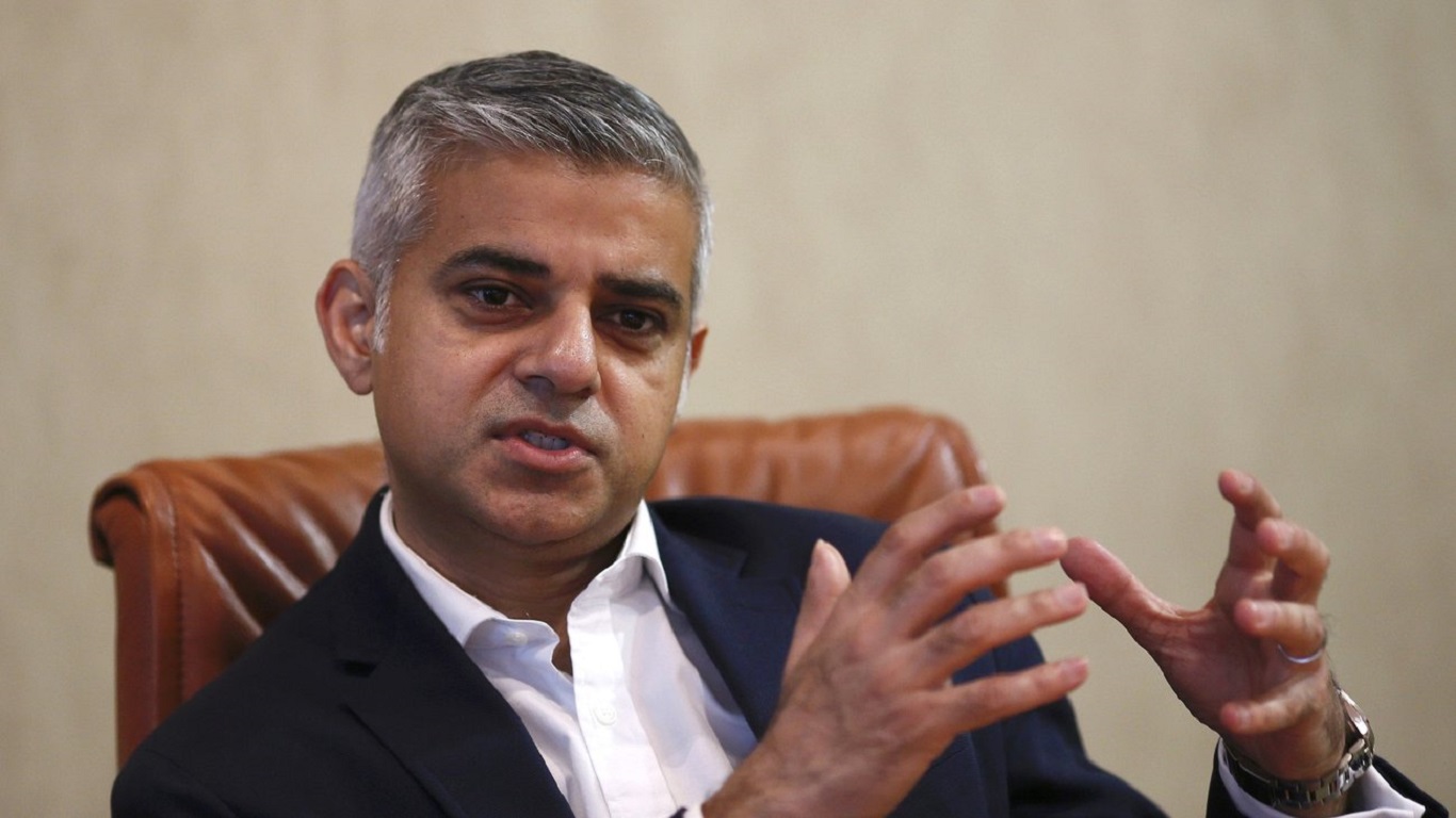 Δήμαρχος Λονδίνου: Κάλεσμα στη Μέι να μεταθέσει την ημερομηνία του Brexit