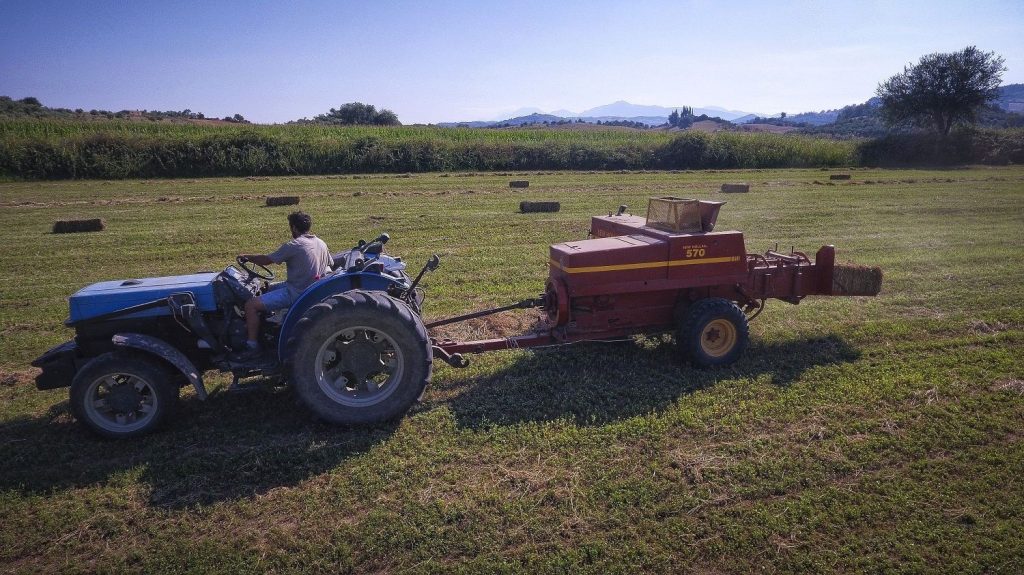 Τρακτέρ γίνεται… υποβρύχιο και διασχίζει ποταμό! (βίντεο)