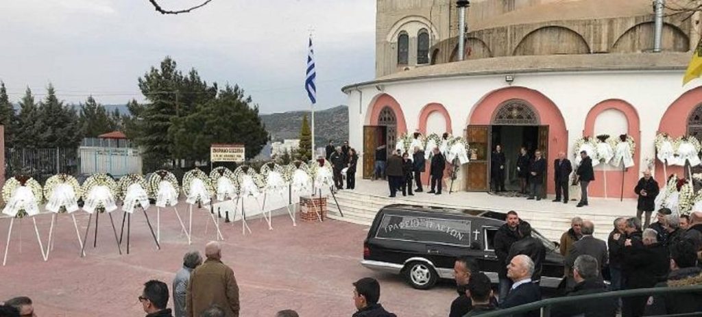 Θεσσαλονίκη: Θλίψη στην κηδεία του πυροσβέστη (φωτο-βίντεο)