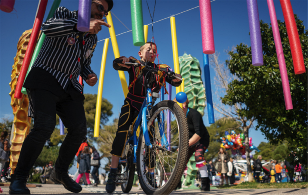 Πάτρα: Εκδηλώσεις για τους μικρούς καρναβαλιστές – Γέμισαν χρώματα οι δρόμοι (φωτο)