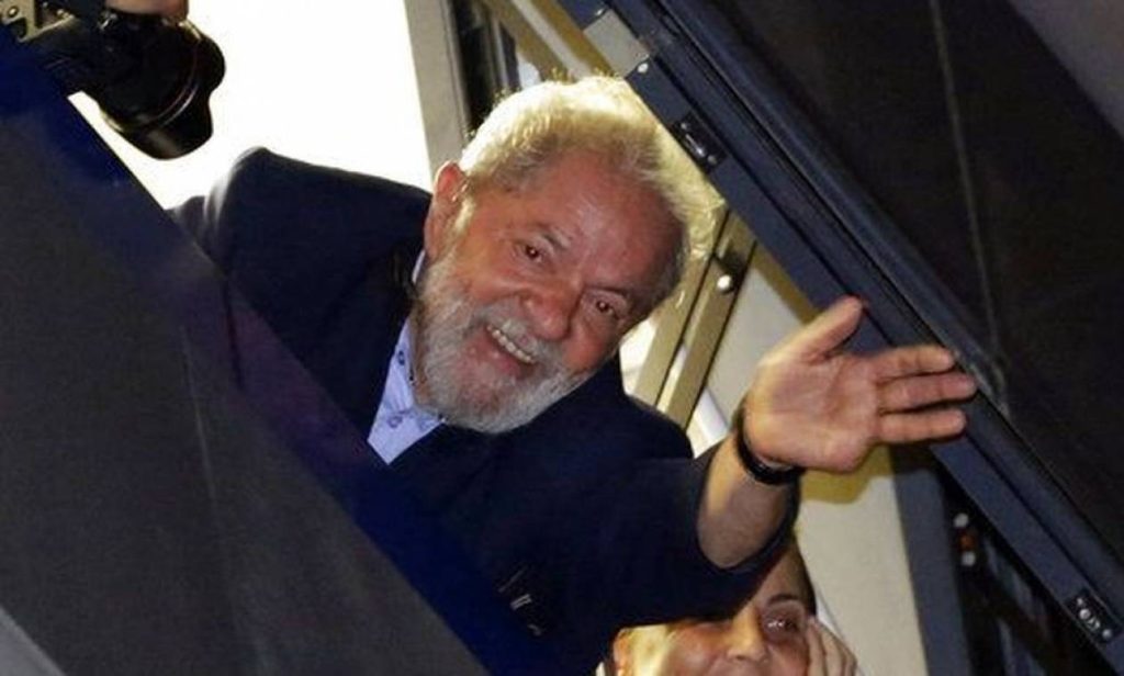 Άδεια στον φυλακισμένο πρώην πρόεδρο της Βραζιλίας Λούλα ντα Σίλβα για να είναι παρών στην κηδεία του εγγονού του