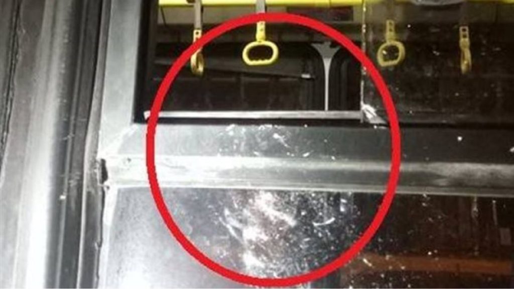 Θεσσαλονίκη: Πέταξαν γυάλινο μπουκάλι σε λεωφορείο – Τραυματίστηκε μία 26χρονη (φωτο)