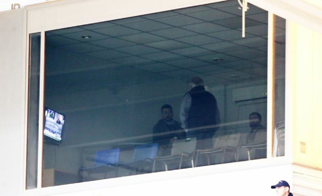 Ντέρμπι στο ΟΑΚΑ: Στα αποδυτήρια ο Σαββίδης – Ένταση με φίλο του ΠΑΟ (βίντεο)