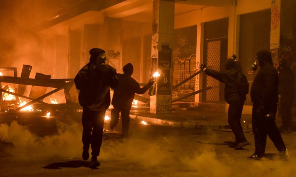 Ένωση Αστυνομικών για την επίθεση στο ΑΤ Ακροπόλεως: «Ανεξέλεγκτη η δράση των αναρχικών – Θα έχουμε νεκρούς»