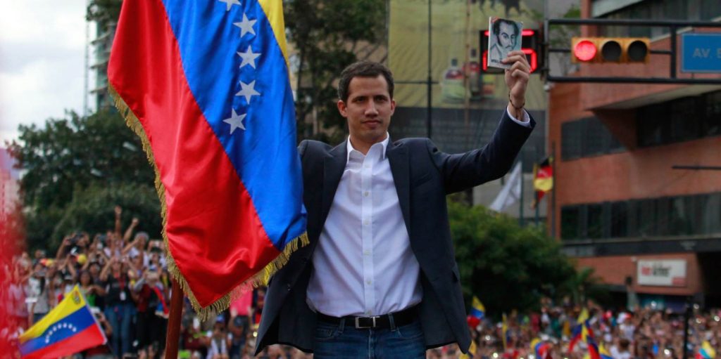 Την επιστροφή του στη Βενεζουέλα ανακοίνωσε μέσω Twitter ο Χουάν Γκουαϊδό- Καλεί αύριο τον λαό σε εξέγερση