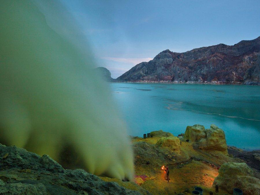 Αυτή η μικροσκοπική λίμνη είναι η πιο επικίνδυνη και θανατηφόρα στη Γη – Δείτε γιατί (βίντεο)