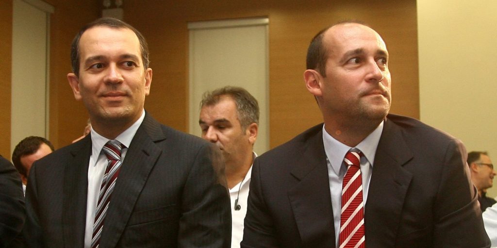 Αδερφοί Αγγελόπουλοι: Καταγγέλλουν ως κατασκευασμένη τη συνέντευξη του πατέρα τους