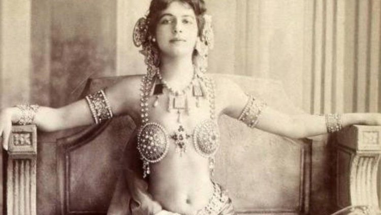 Όταν την καταδίκασαν σε θάνατο, αρνήθηκε να της δέσουν τα μάτια – Αυτό που έγινε μετά… (βίντεο)