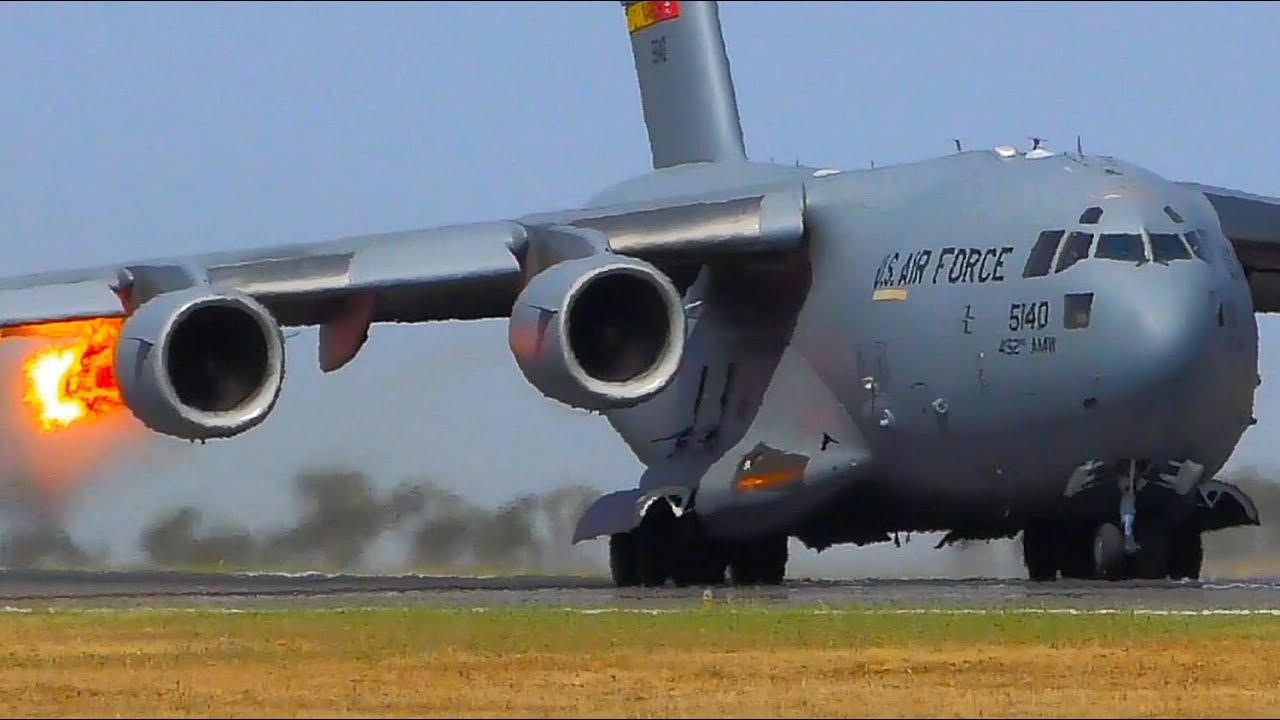 Αυστραλία: C-17 ματαιώνει απογείωση όταν ο κινητήρας του παίρνει φωτιά (βίντεο)
